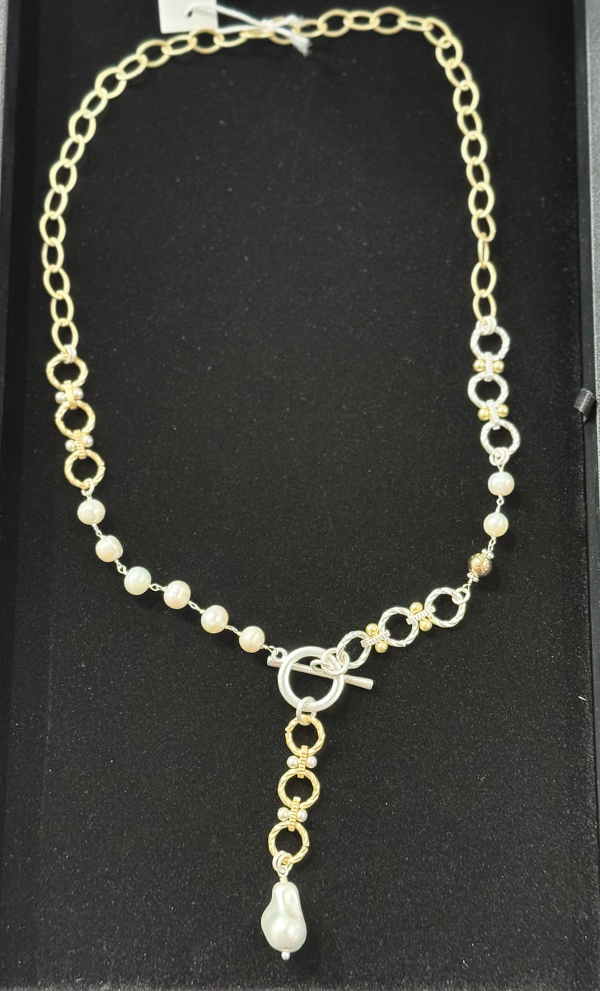 Pearl Teardrop with Toggle NW 23 102