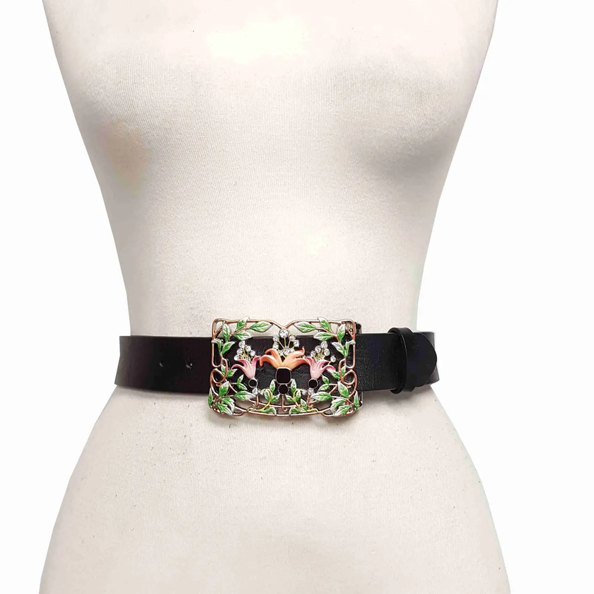 Genuine Leather Belt W. Western-Inspire Floral Buckle on a torso