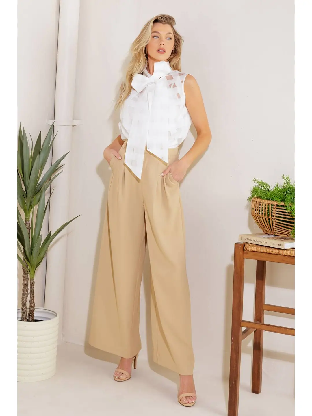 A Solid Woven Pant