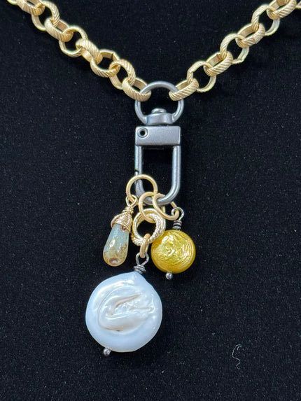 Textured Gold Chain with Lock and Pearl Coin nw 23 59