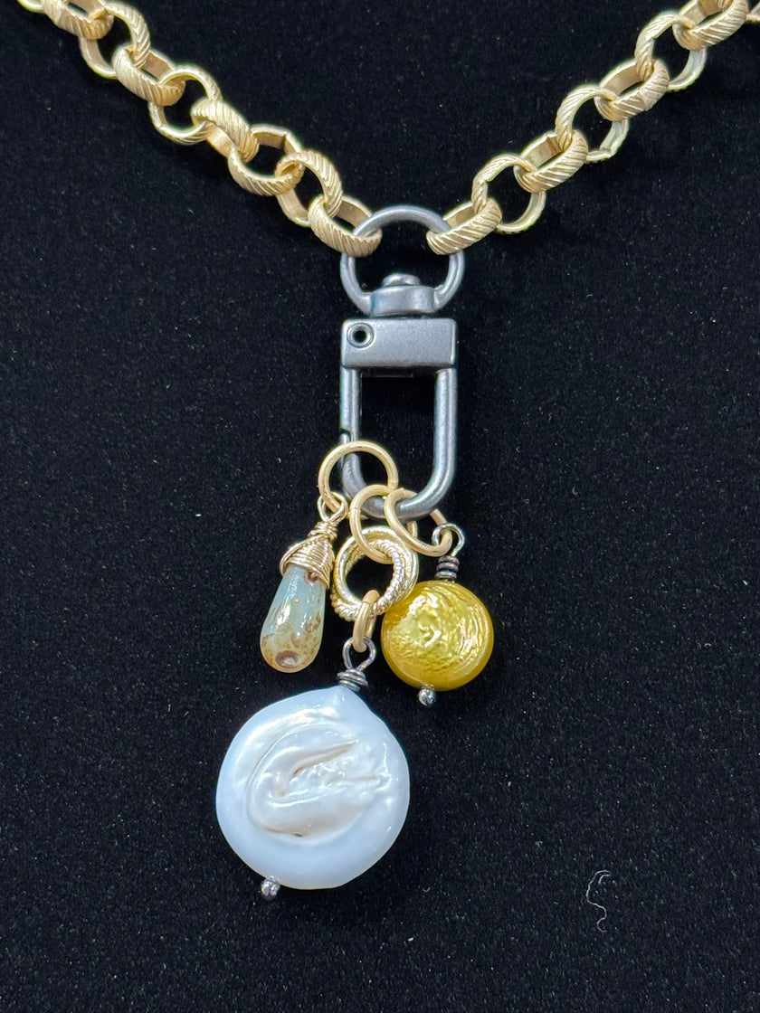 Textured Gold Chain with Lock and Pearl Coin nw 23 59