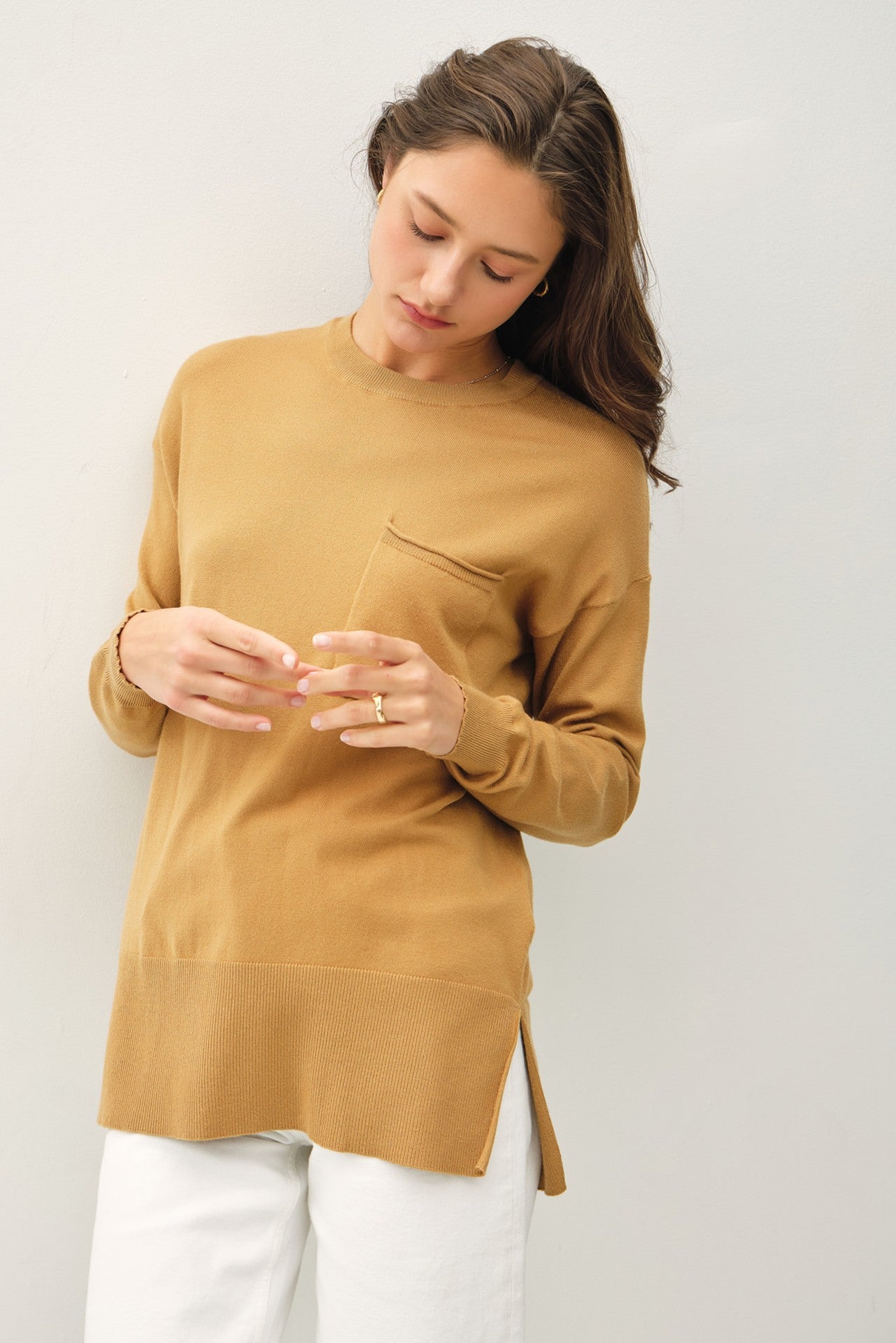 oversize lightweight sweater w pocket & slits