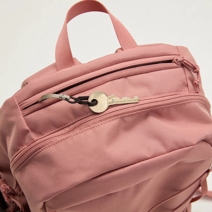 Fjallraven Skule 24 300 dusty rose top close up