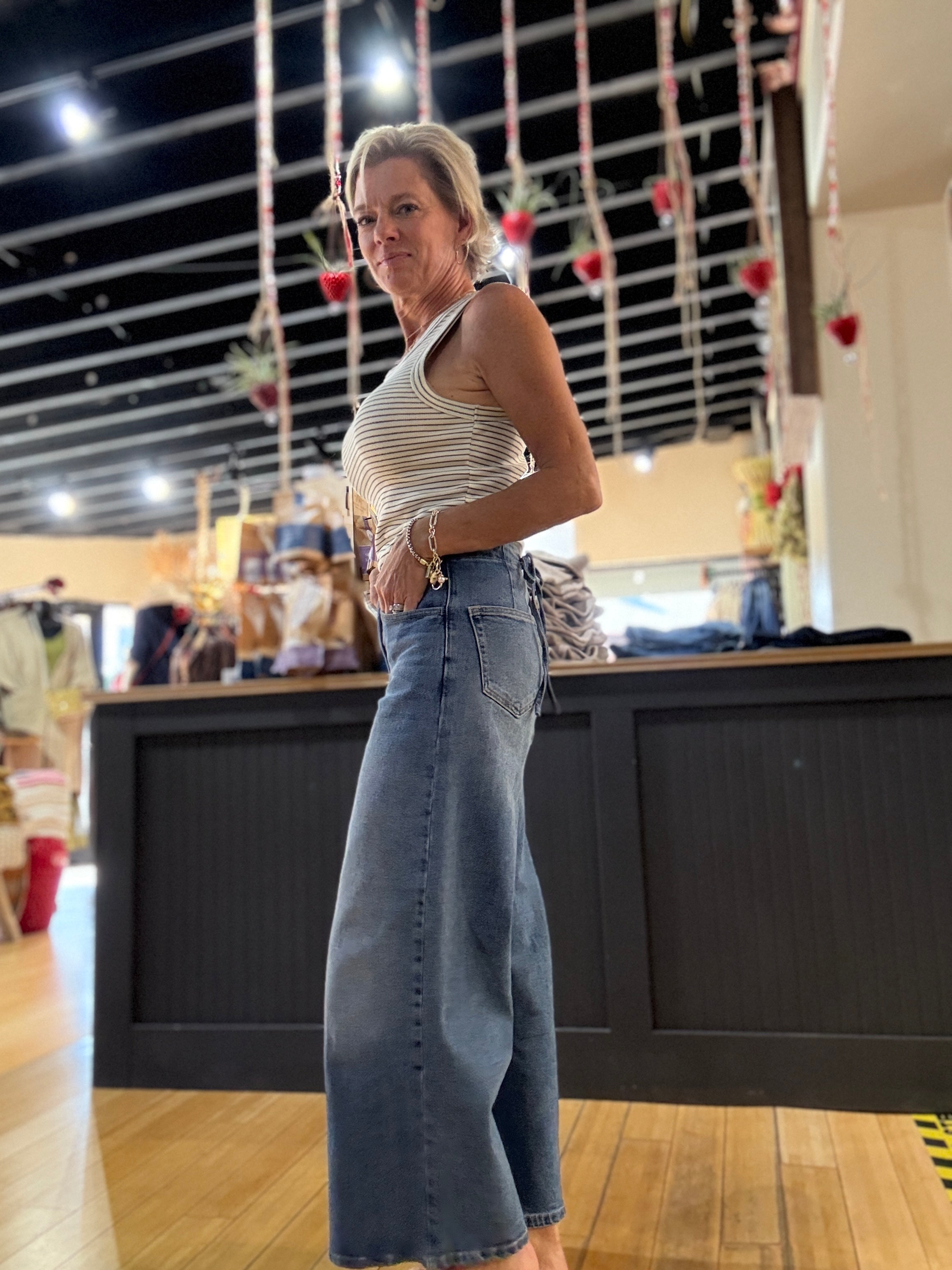 High Rise Wide Leg Crop W Back Lace Detail side
