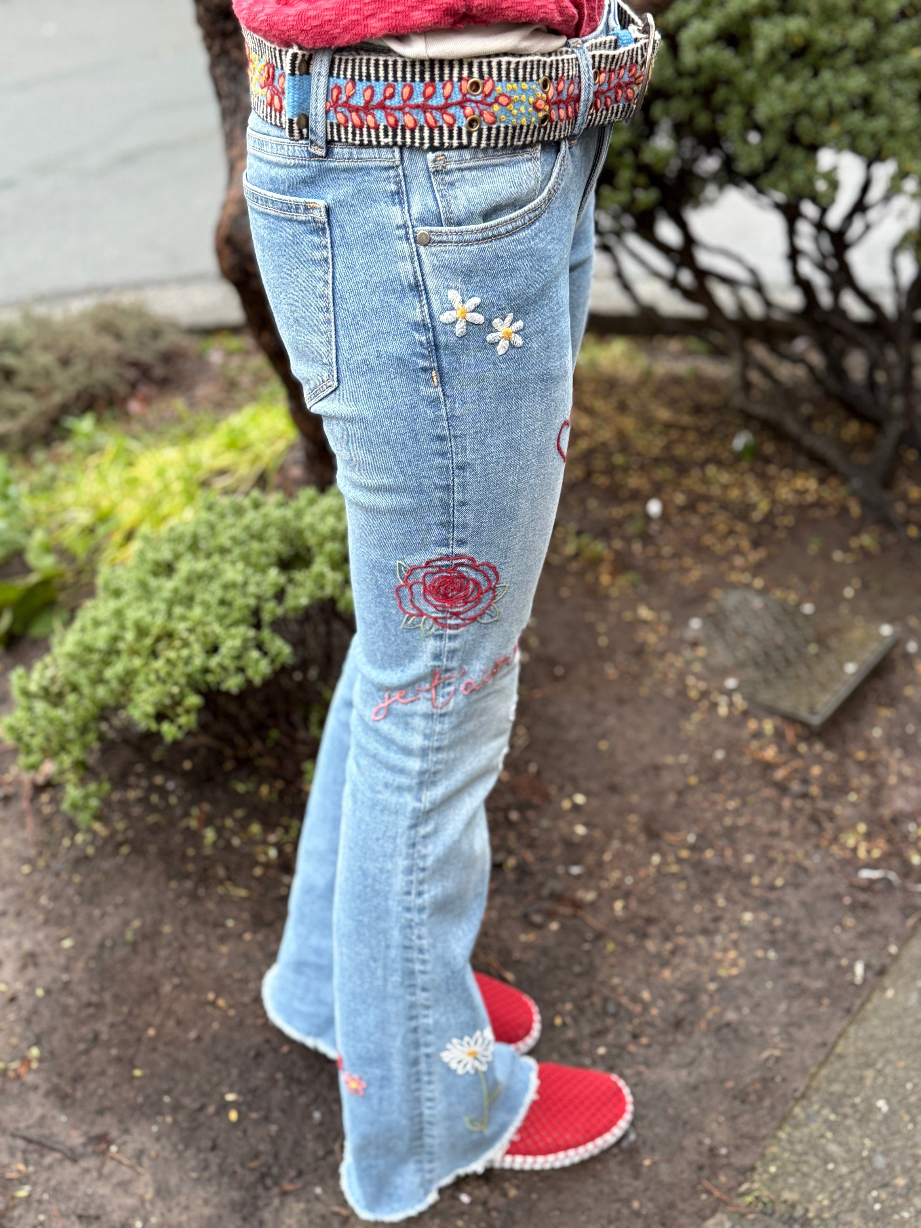 Driftwood Eva Boot Cut X Love Notes right leg