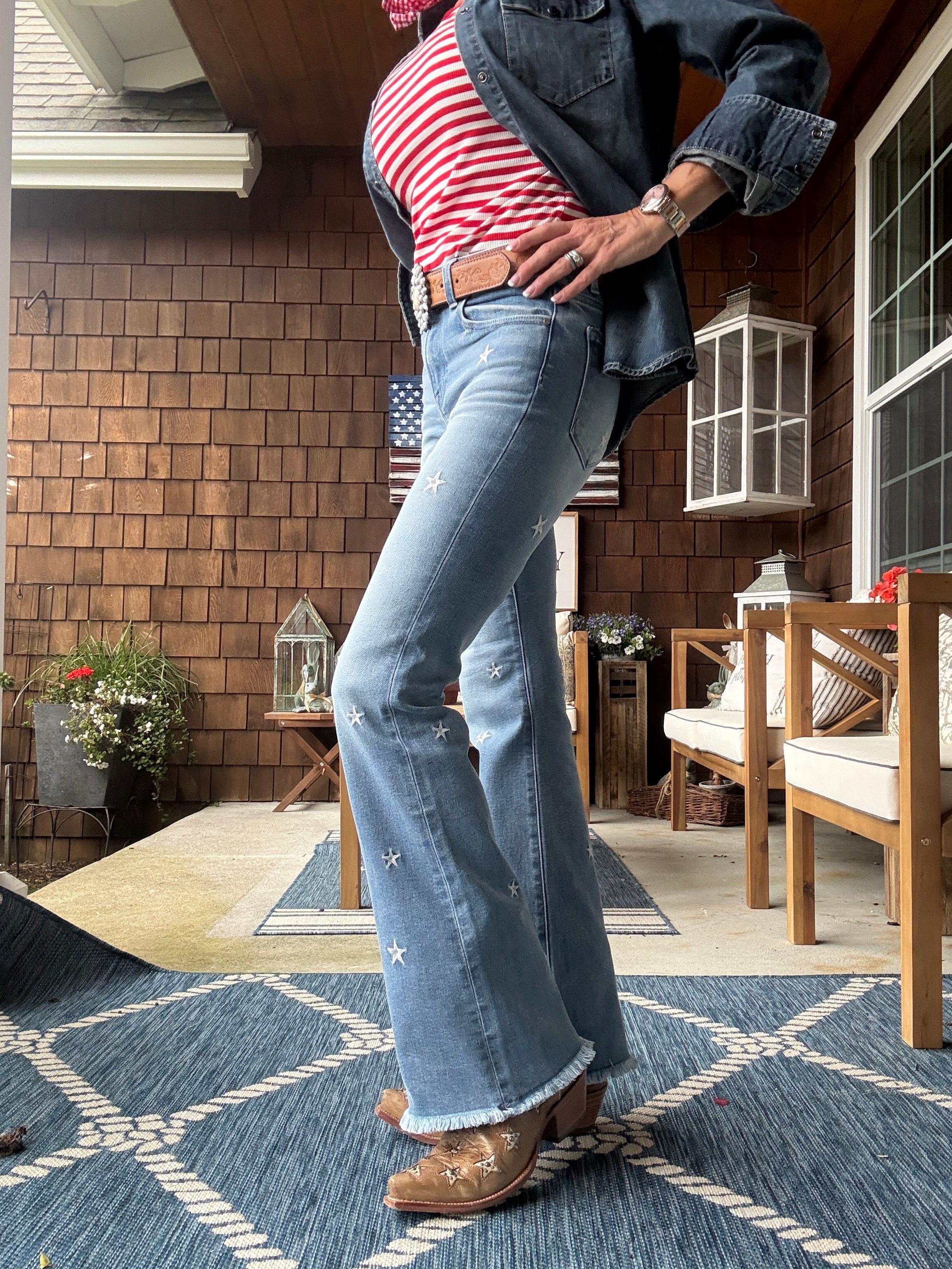 Nancy Mid Rise Star EMB Jean