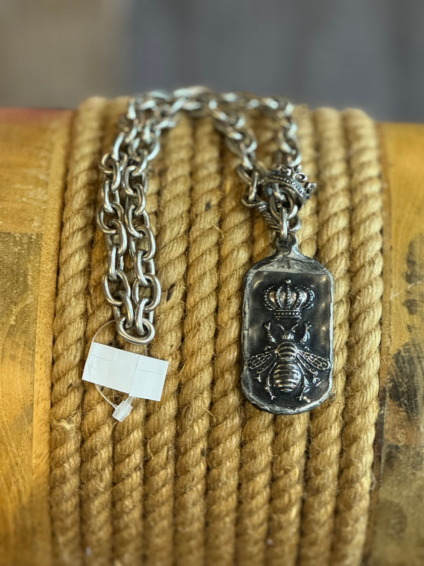 Paula Carvalho Queen Bee