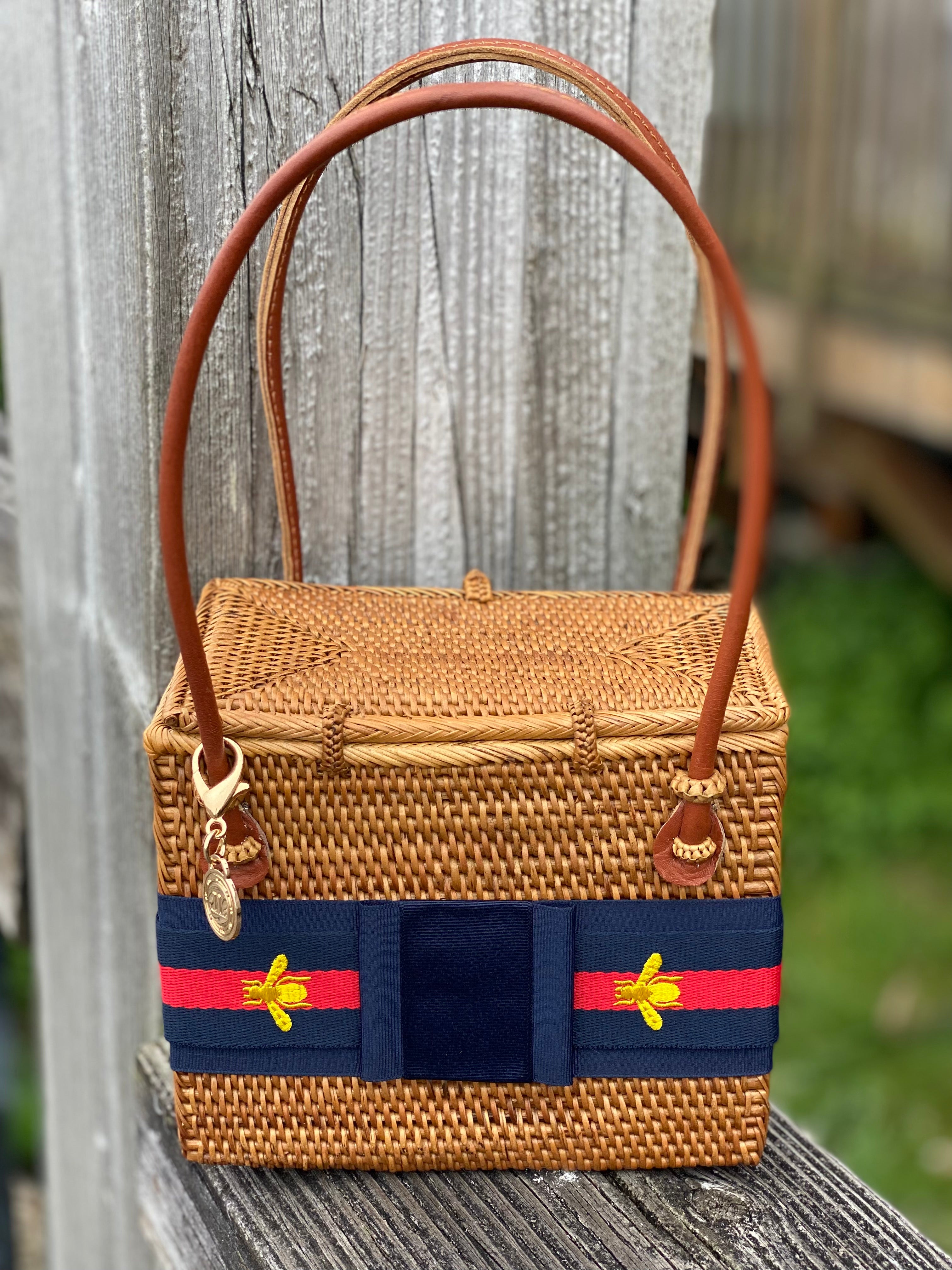 Emory navy/ Newport layer bee back closed