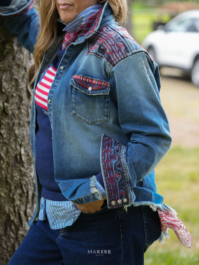 Rachelle M’s Coastal Mesa model side close up