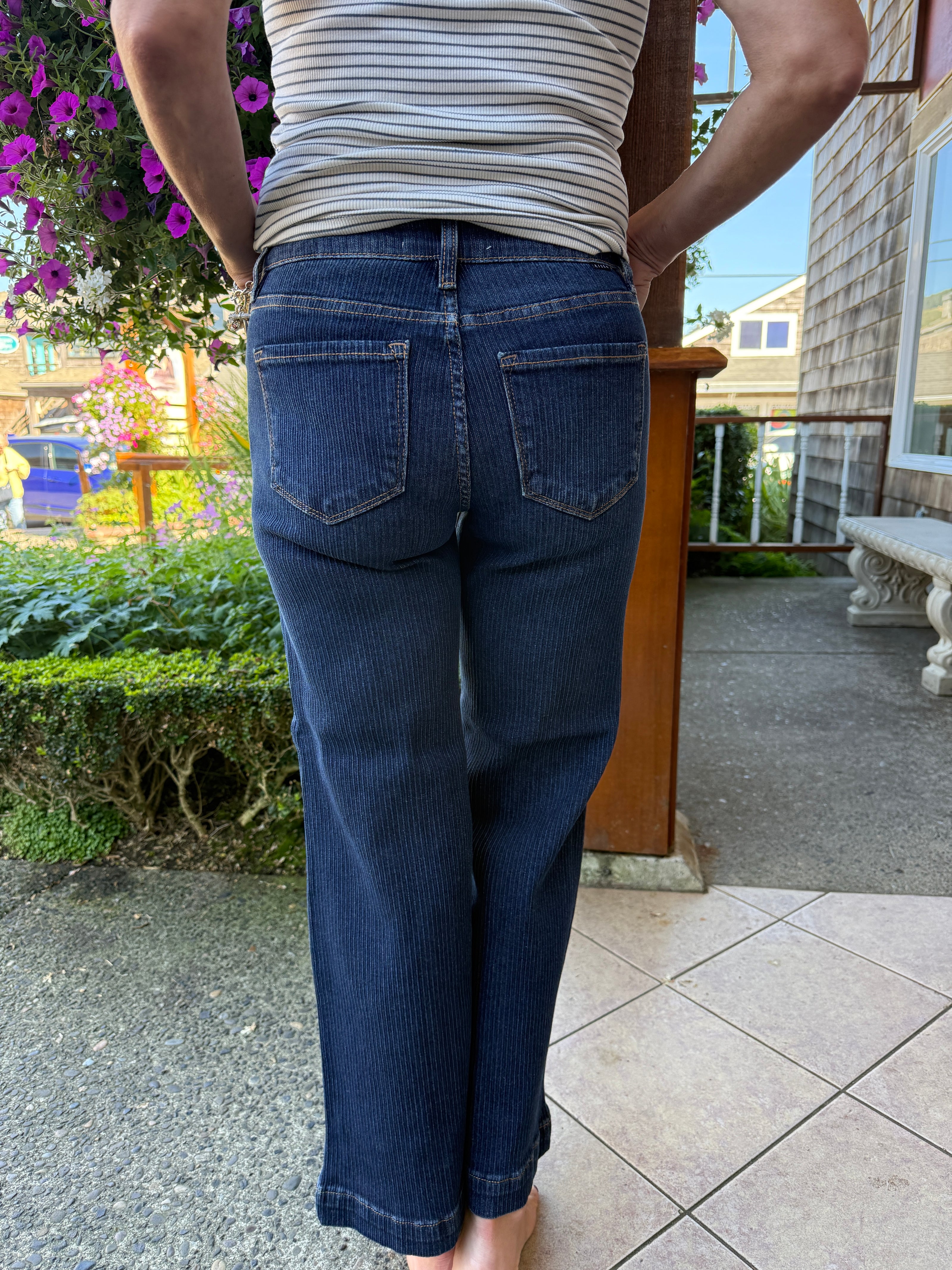 Mid Rise Crop Wide Front Seamed Detailed Jeans