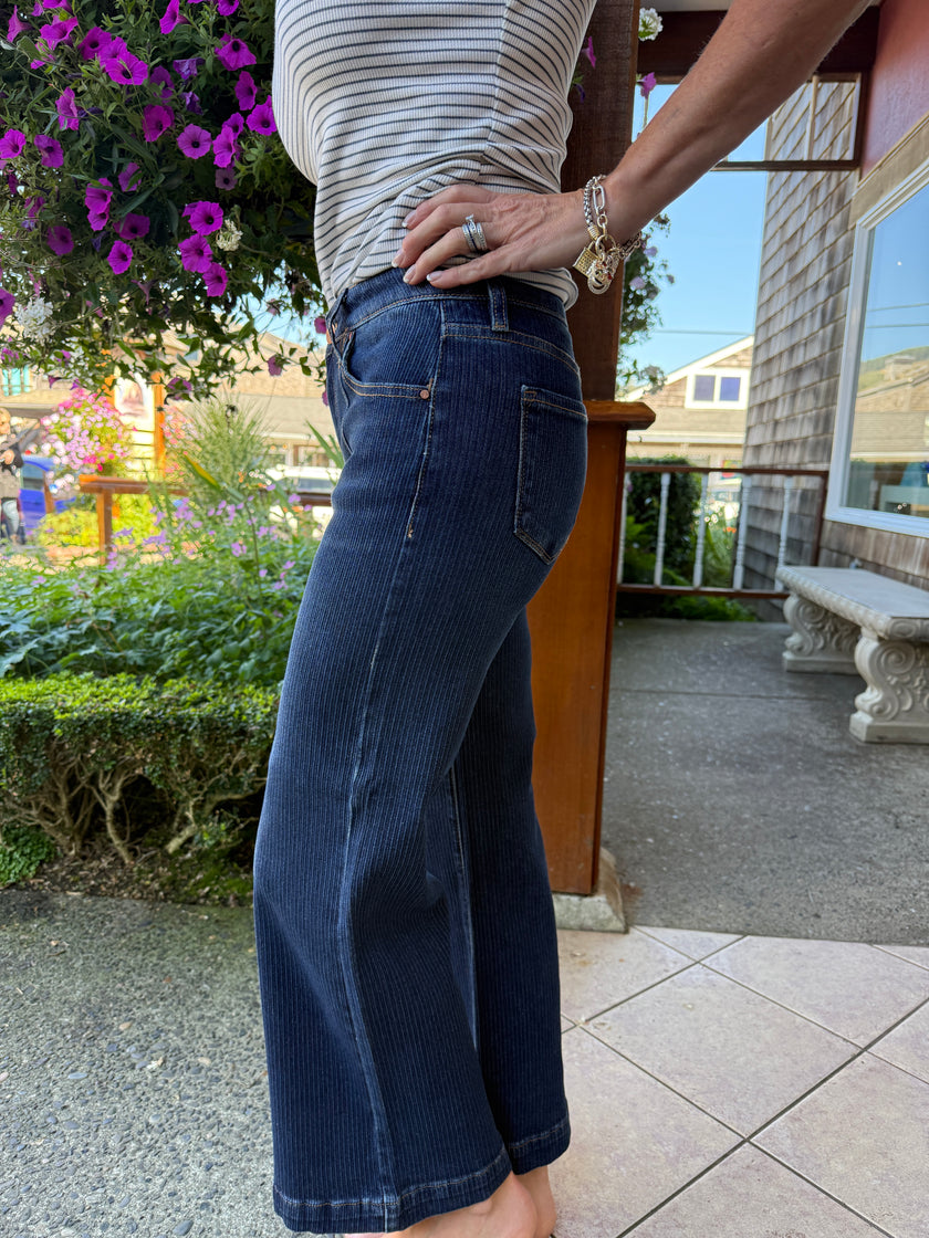 Mid Rise Crop Wide Front Seamed Detailed Jeans