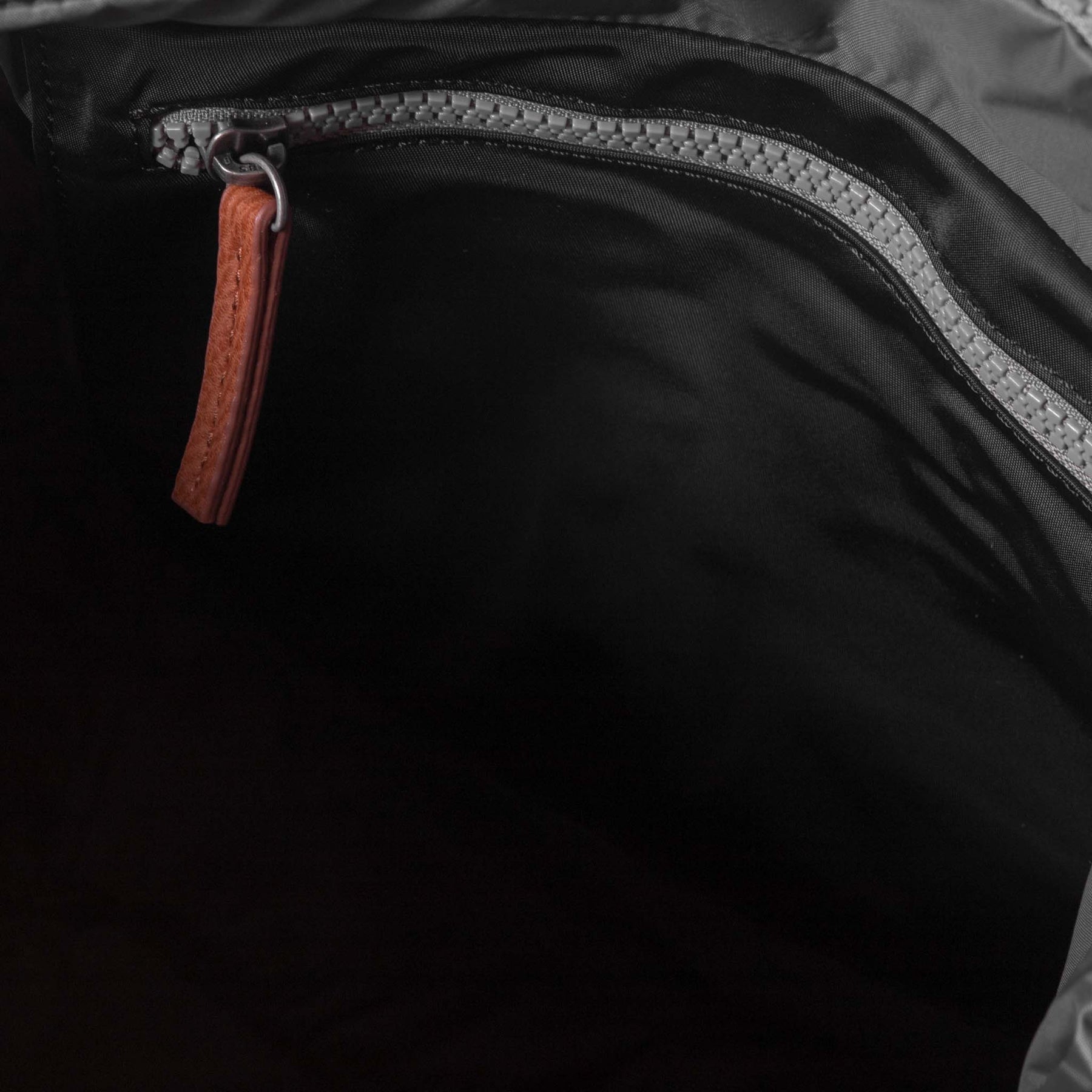Ori London Canfield B (Nylon) Medium Bag | black interior pocket