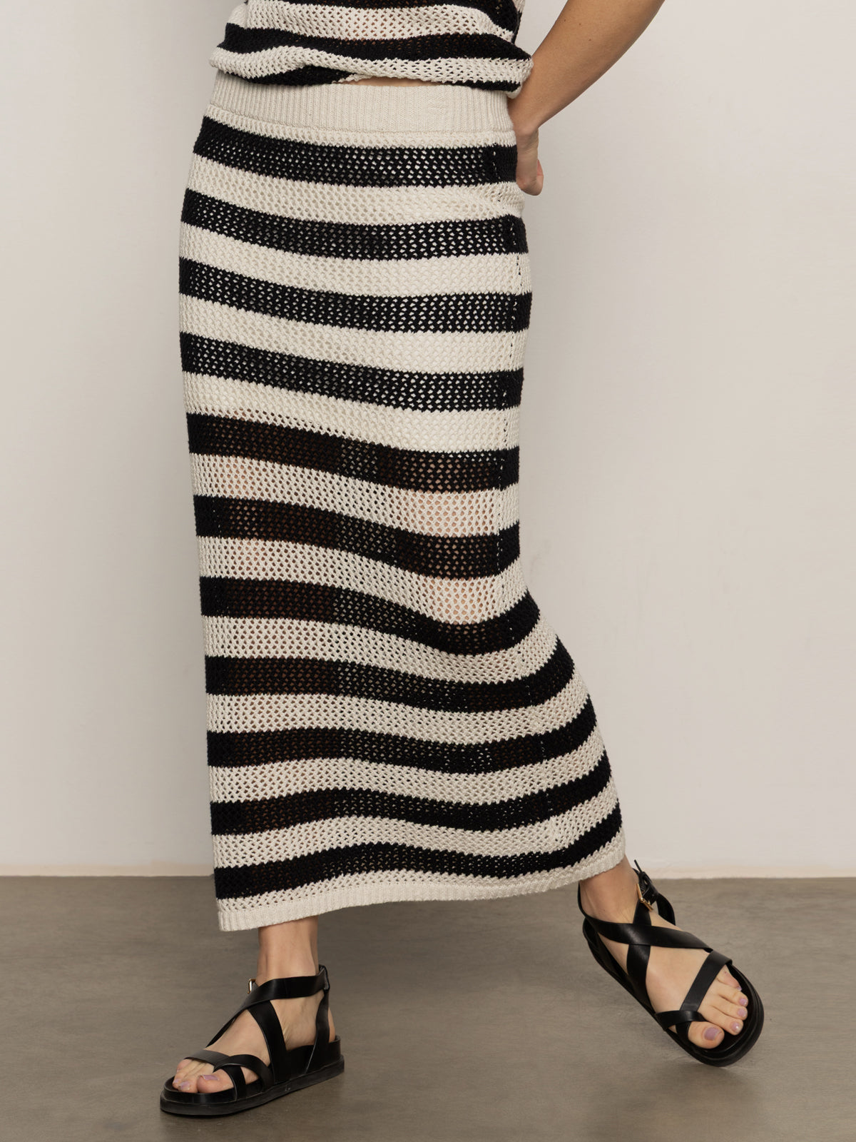 CROCHET SWEATER SKIRT front