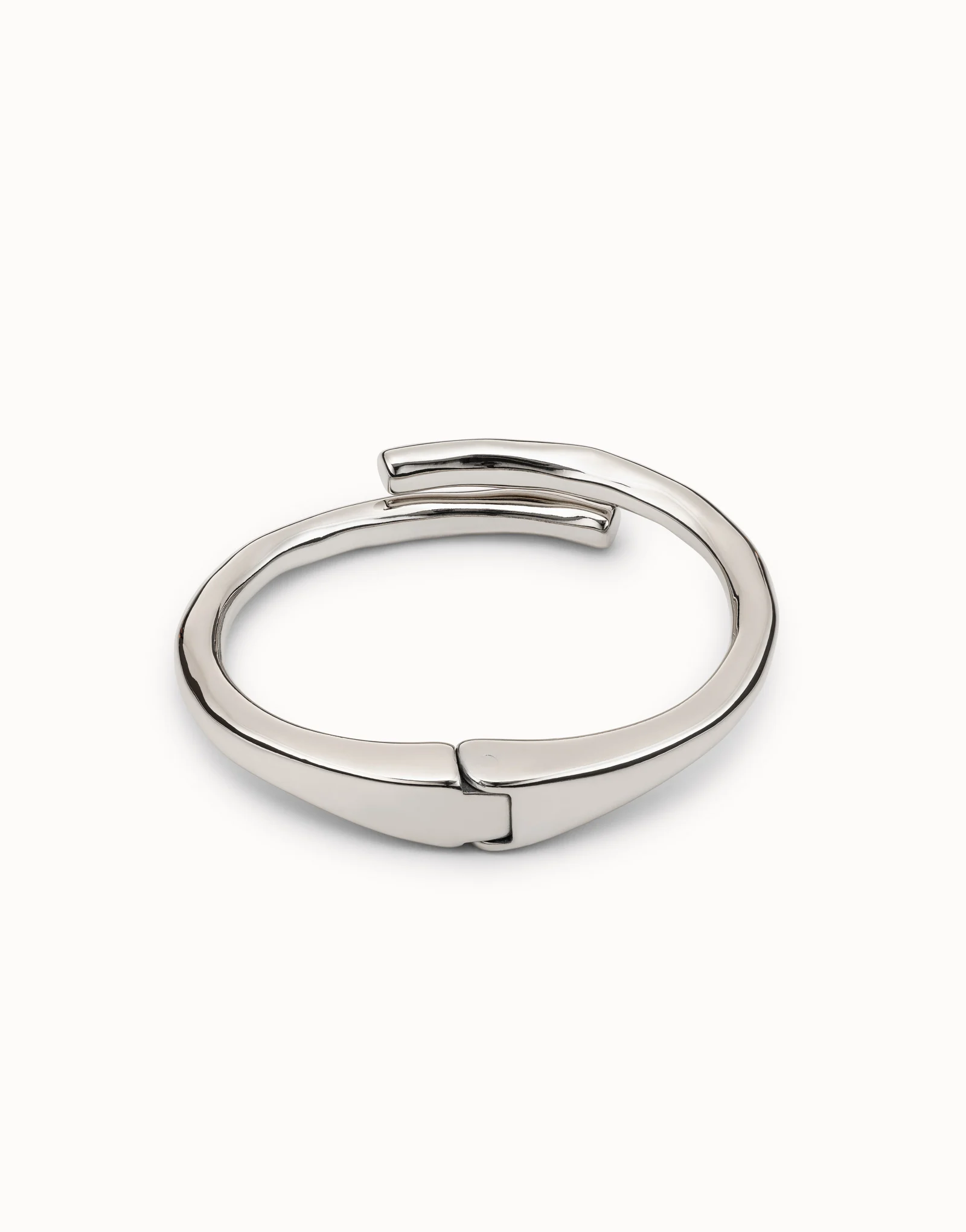 Sterling silver-plated tubular shaped bracelet with hidden spring | Medium