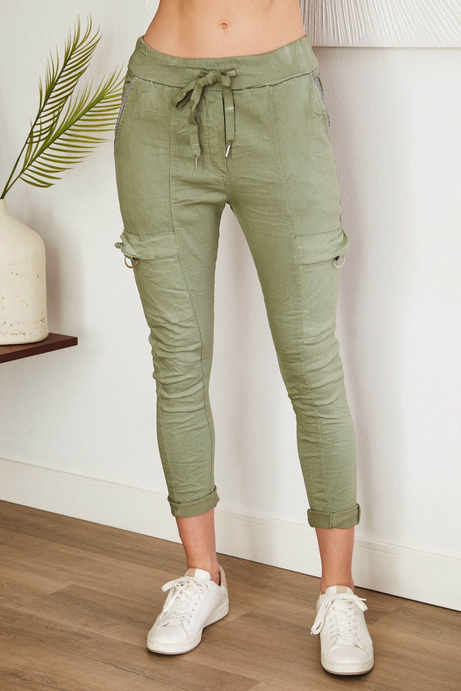 Darcy Solid Cargo Crinkle Jogger Pant | Army Green front close up