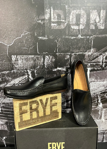 Frye Men's Lewis Venetian - Black pose