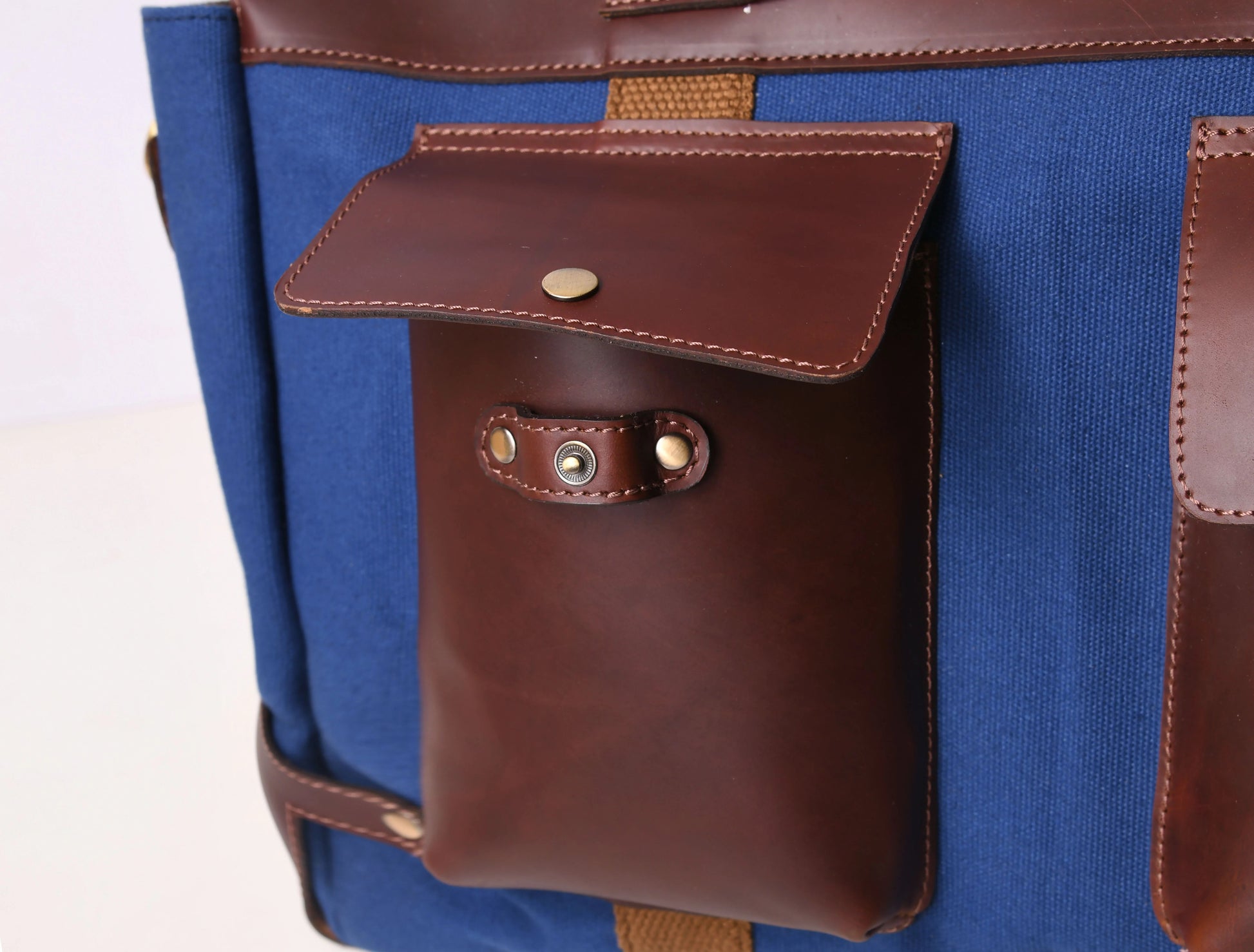 Leather Canvas Travel Bag - Blue upclose detail